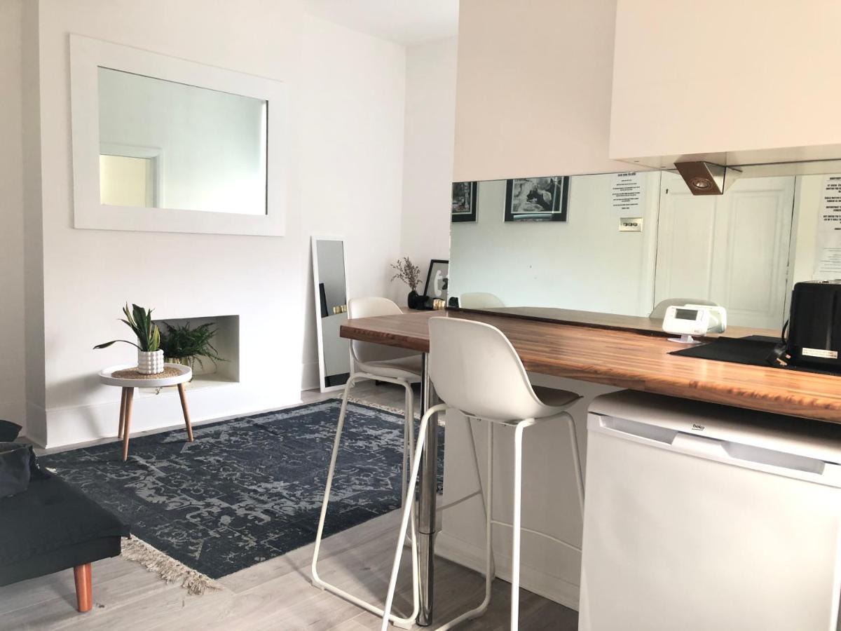 Bright Chiswick Apartment - Great Location Лондон Экстерьер фото
