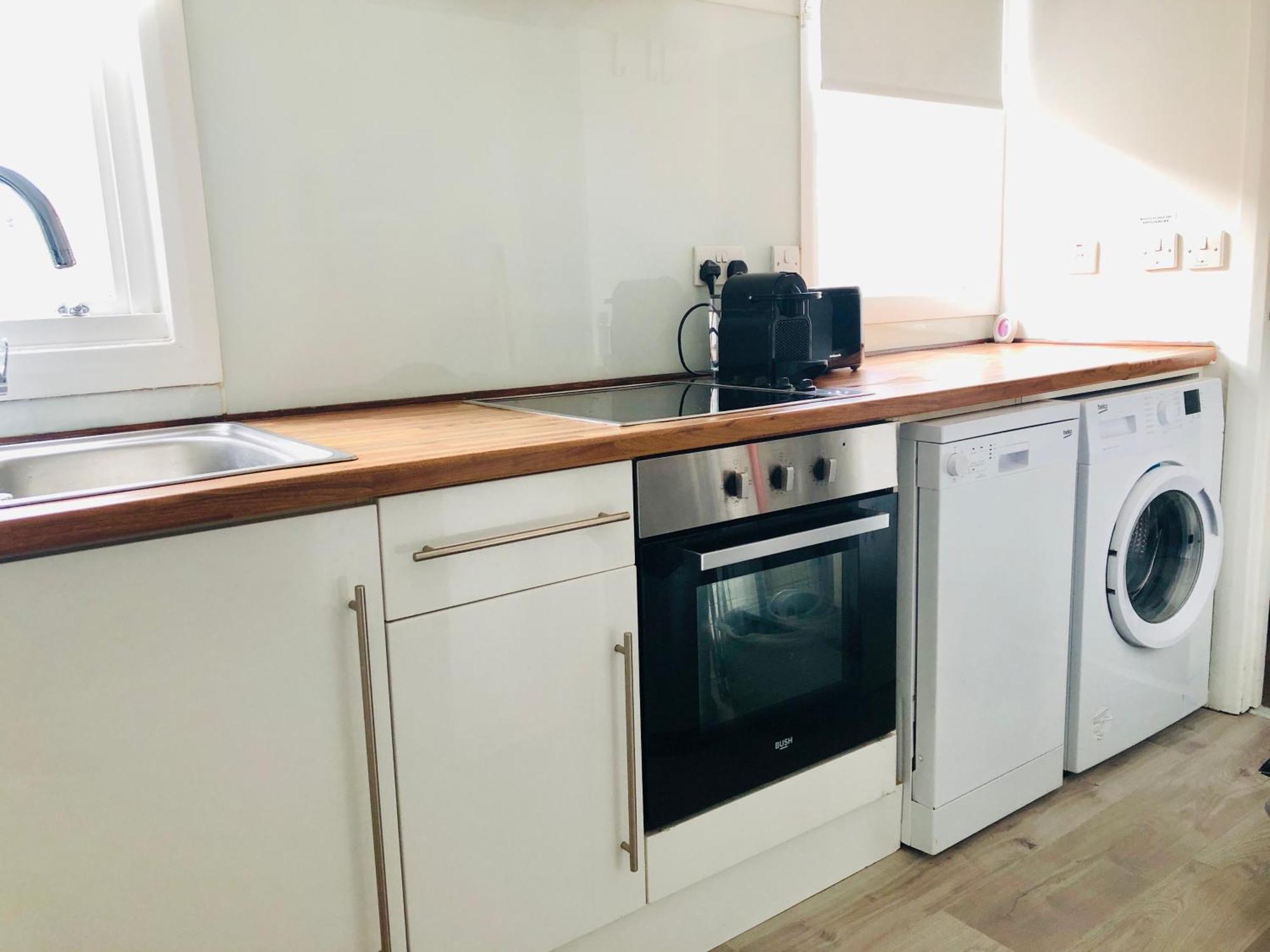 Bright Chiswick Apartment - Great Location Лондон Экстерьер фото